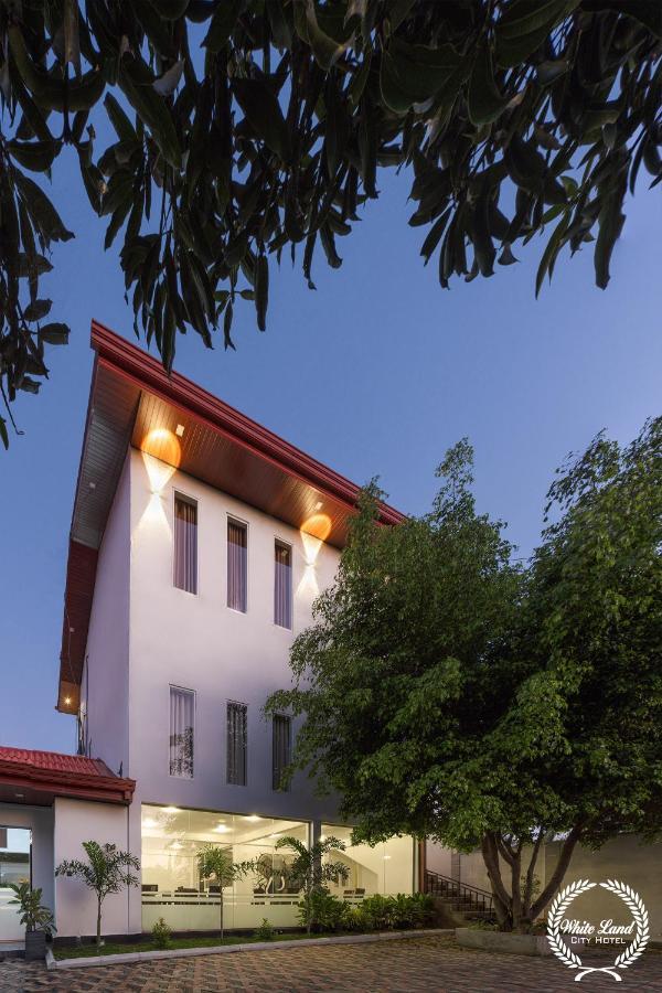 White Land City Hotel Dambulla Eksteriør bilde