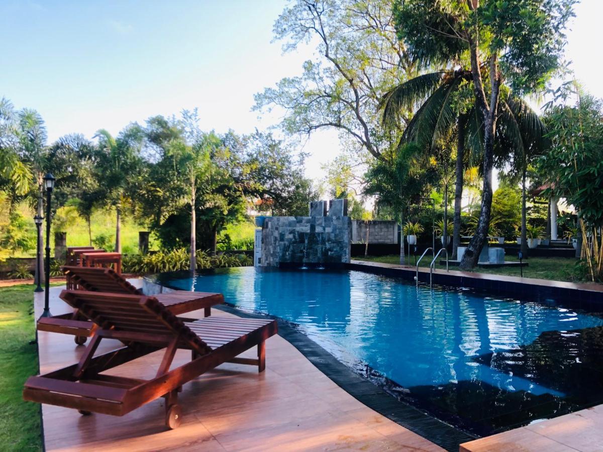 White Land City Hotel Dambulla Eksteriør bilde